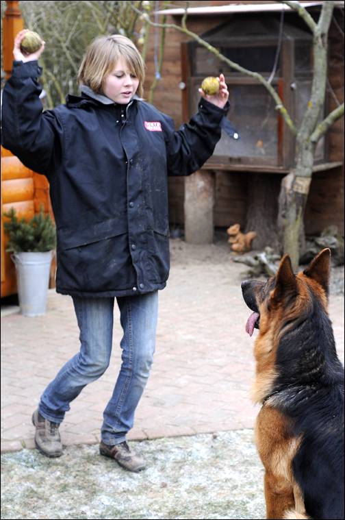 Lisa with Arax, the first dog she trained by herself from a puppy to a schH3